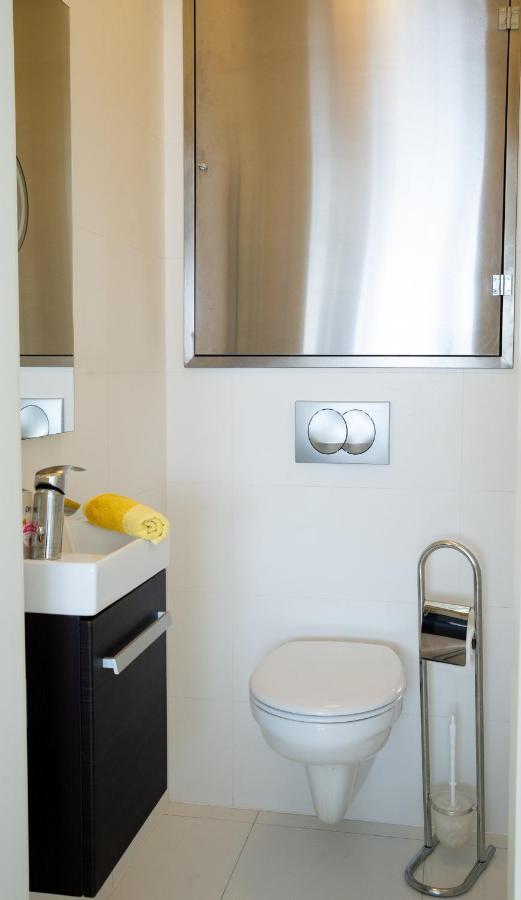 Sunshine Apartman With Free Parking เยอร์ ภายนอก รูปภาพ