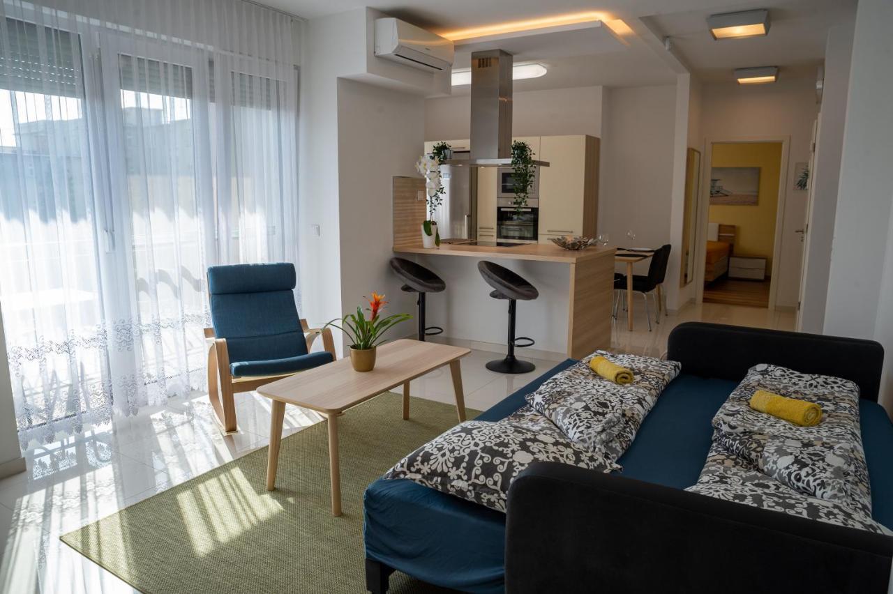 Sunshine Apartman With Free Parking เยอร์ ภายนอก รูปภาพ